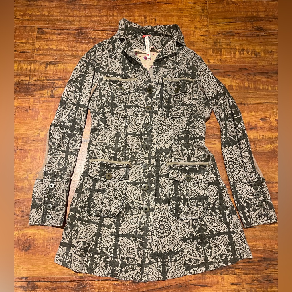 Woman’s Free People Canvas Long Light Coat. In Like New Condition. Size 6